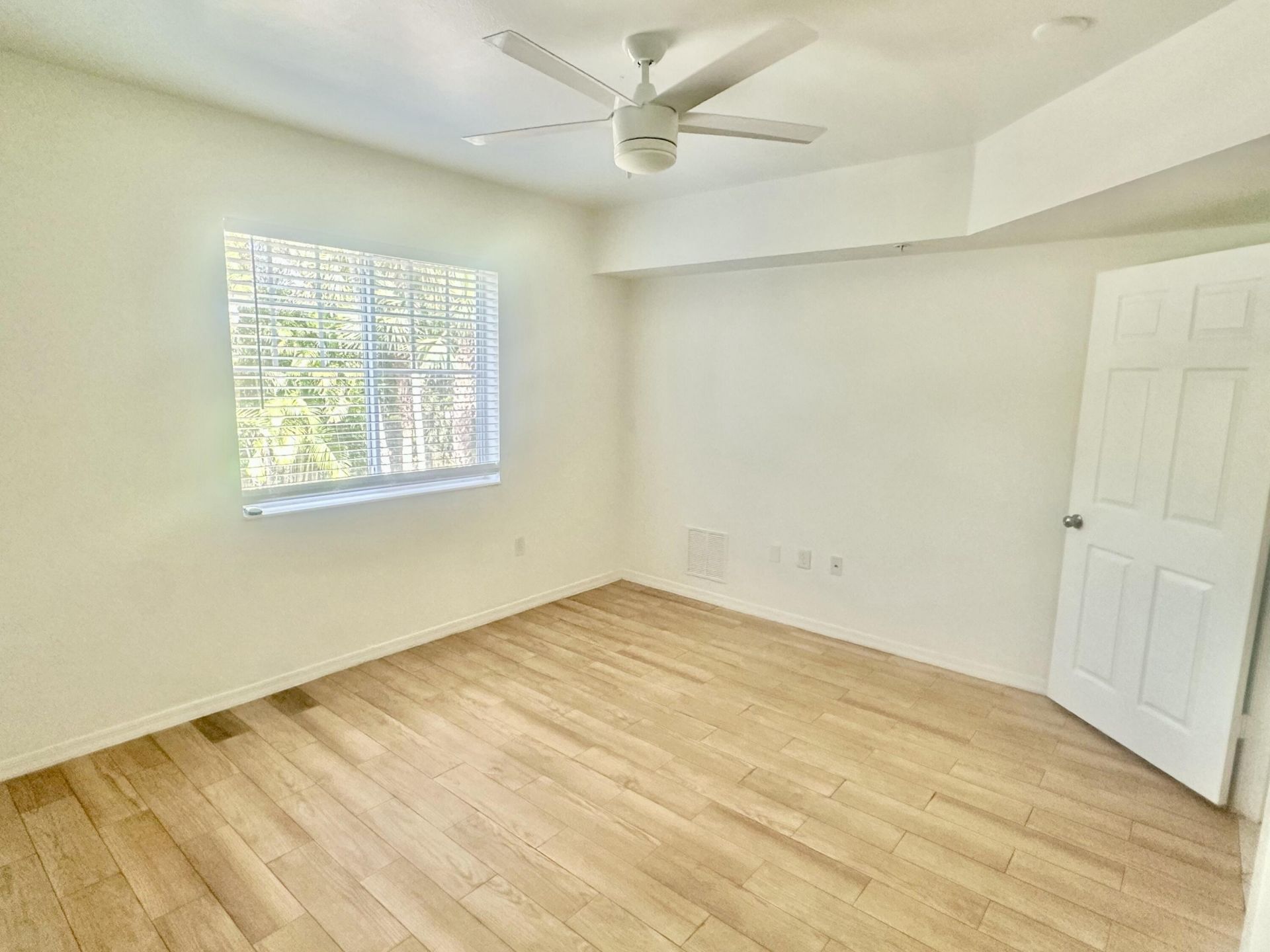 6475 Emerald Dunes Drive, Unit 206, West Palm Beach, FL 33411 Photo