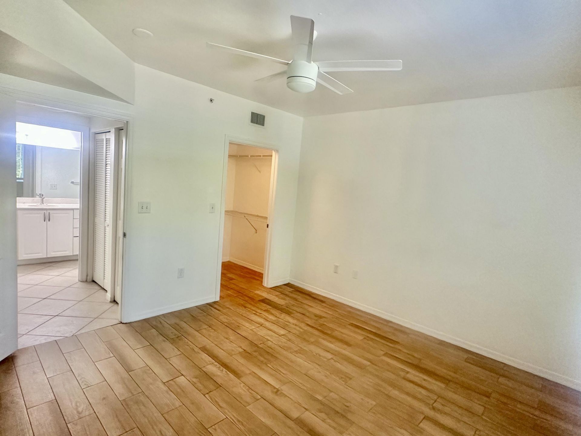 6475 Emerald Dunes Drive, Unit 206, West Palm Beach, FL 33411 Photo