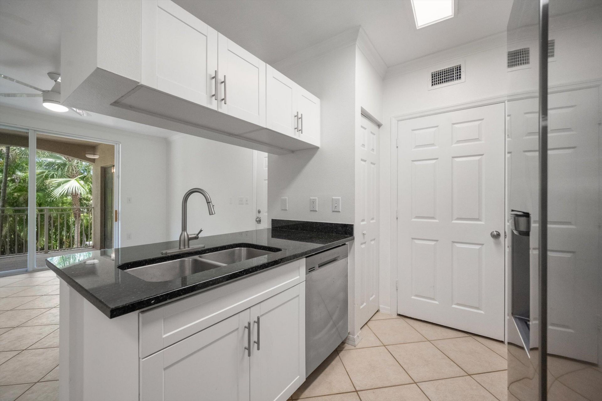 6475 Emerald Dunes Drive, Unit 206, West Palm Beach, FL 33411 Photo