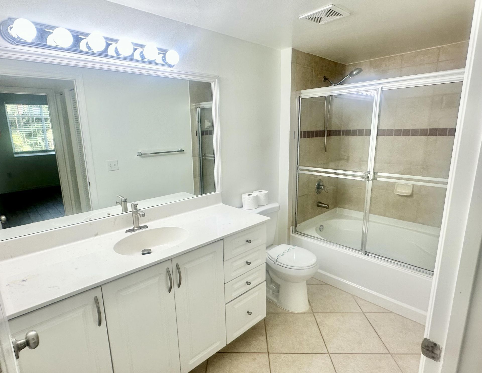 6475 Emerald Dunes Drive, Unit 206, West Palm Beach, FL 33411 Photo