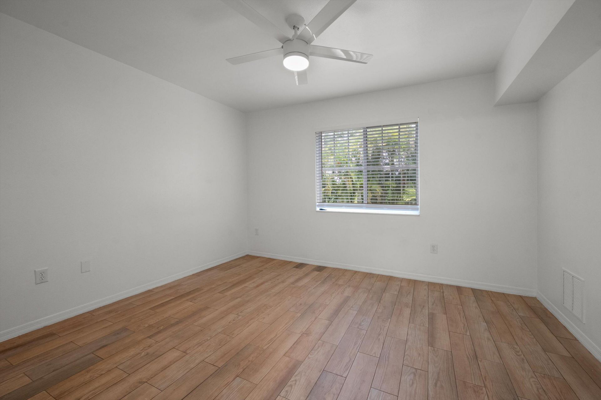6475 Emerald Dunes Drive, Unit 206, West Palm Beach, FL 33411 Photo