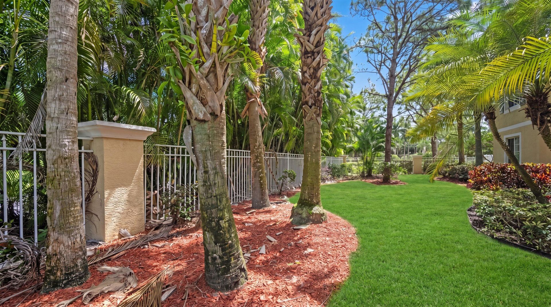 6475 Emerald Dunes Drive, Unit 206, West Palm Beach, FL 33411 Photo