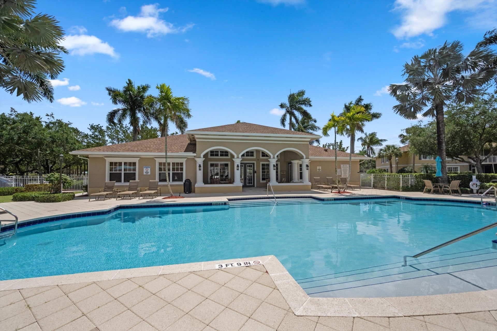 6475 Emerald Dunes Drive, Unit 206, West Palm Beach, FL 33411 Photo