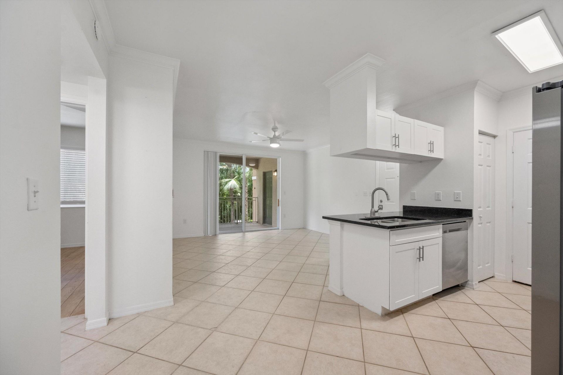 6475 Emerald Dunes Drive, Unit 206, West Palm Beach, FL 33411 Photo