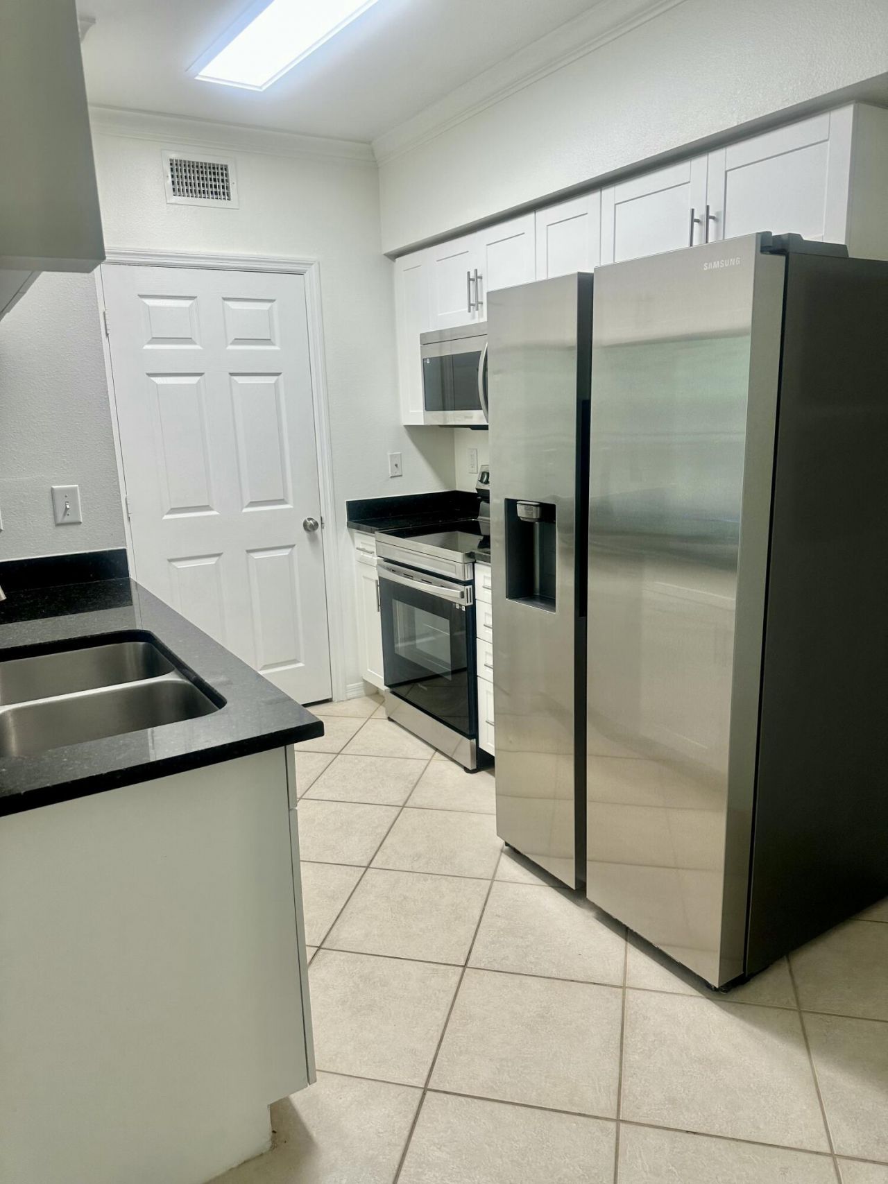 6475 Emerald Dunes Drive, Unit 206, West Palm Beach, FL 33411 Photo