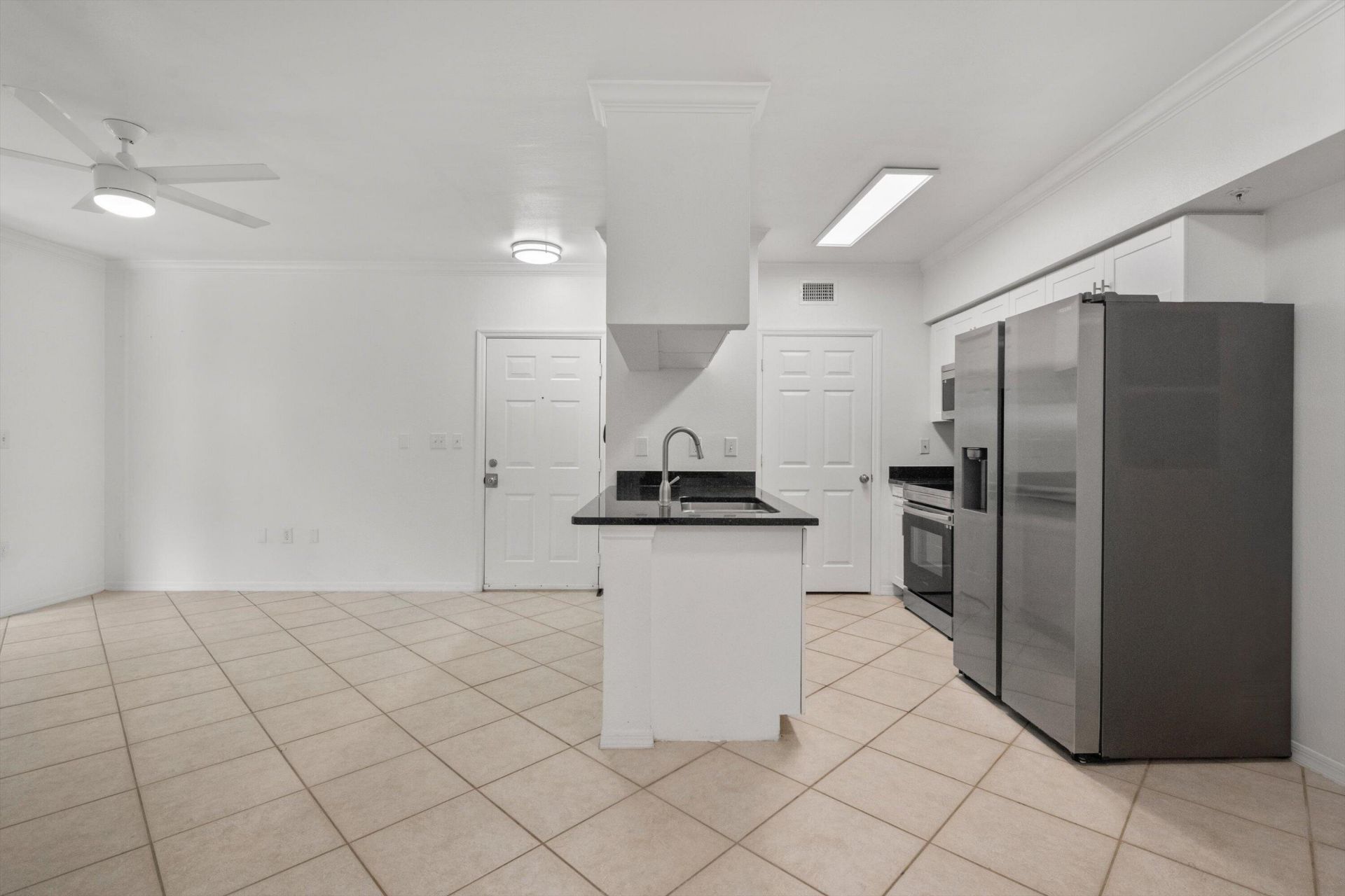 6475 Emerald Dunes Drive, Unit 206, West Palm Beach, FL 33411 Photo