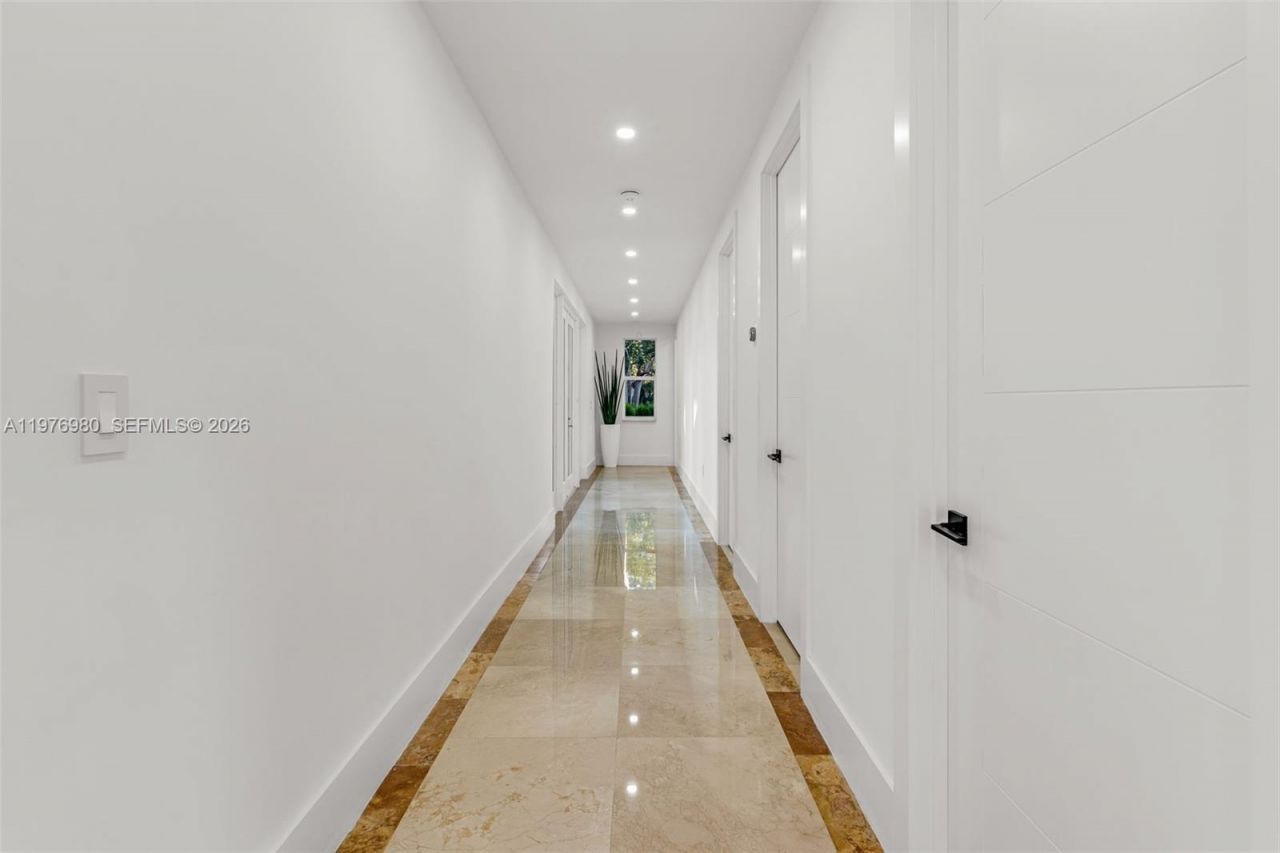 6290 SW 130th Ter, Pinecrest, FL 33156 Photo