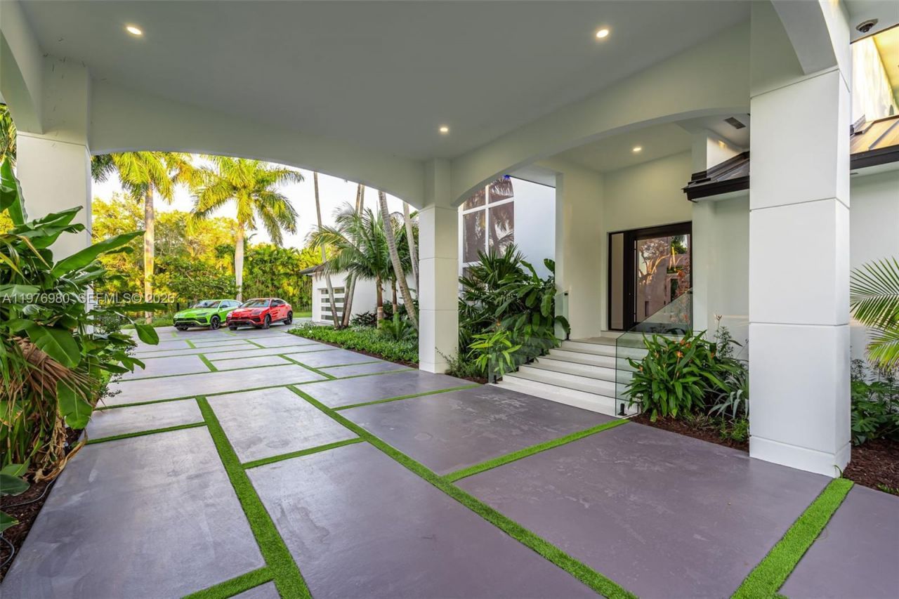 6290 SW 130th Ter, Pinecrest, FL 33156 Photo