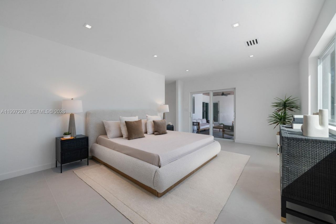 19721 NE 23 Ave , Miami, FL 33180 Photo