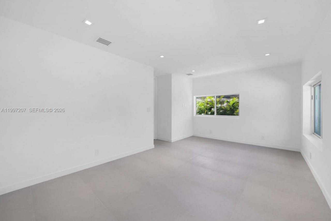 19721 NE 23 Ave , Miami, FL 33180 Photo