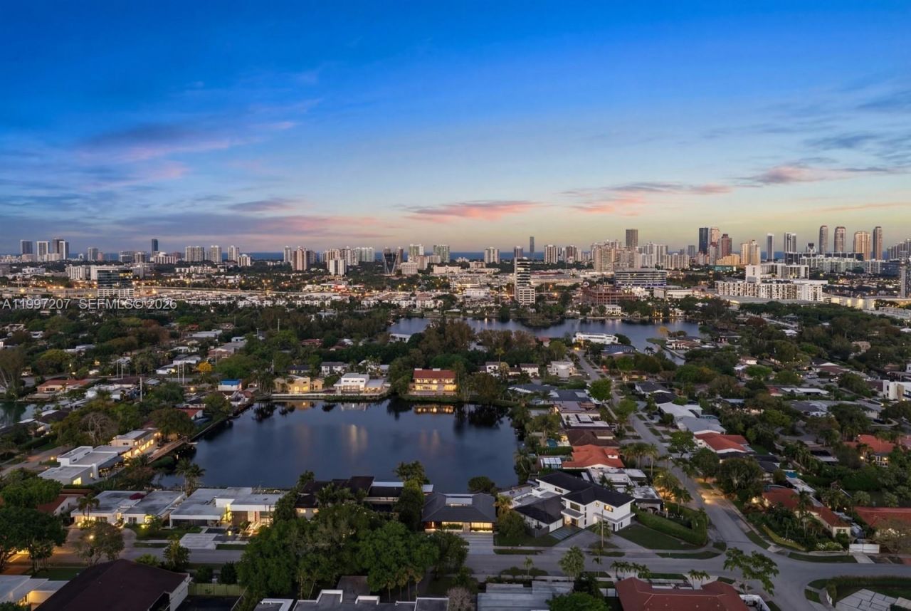 19721 NE 23 Ave , Miami, FL 33180 Photo