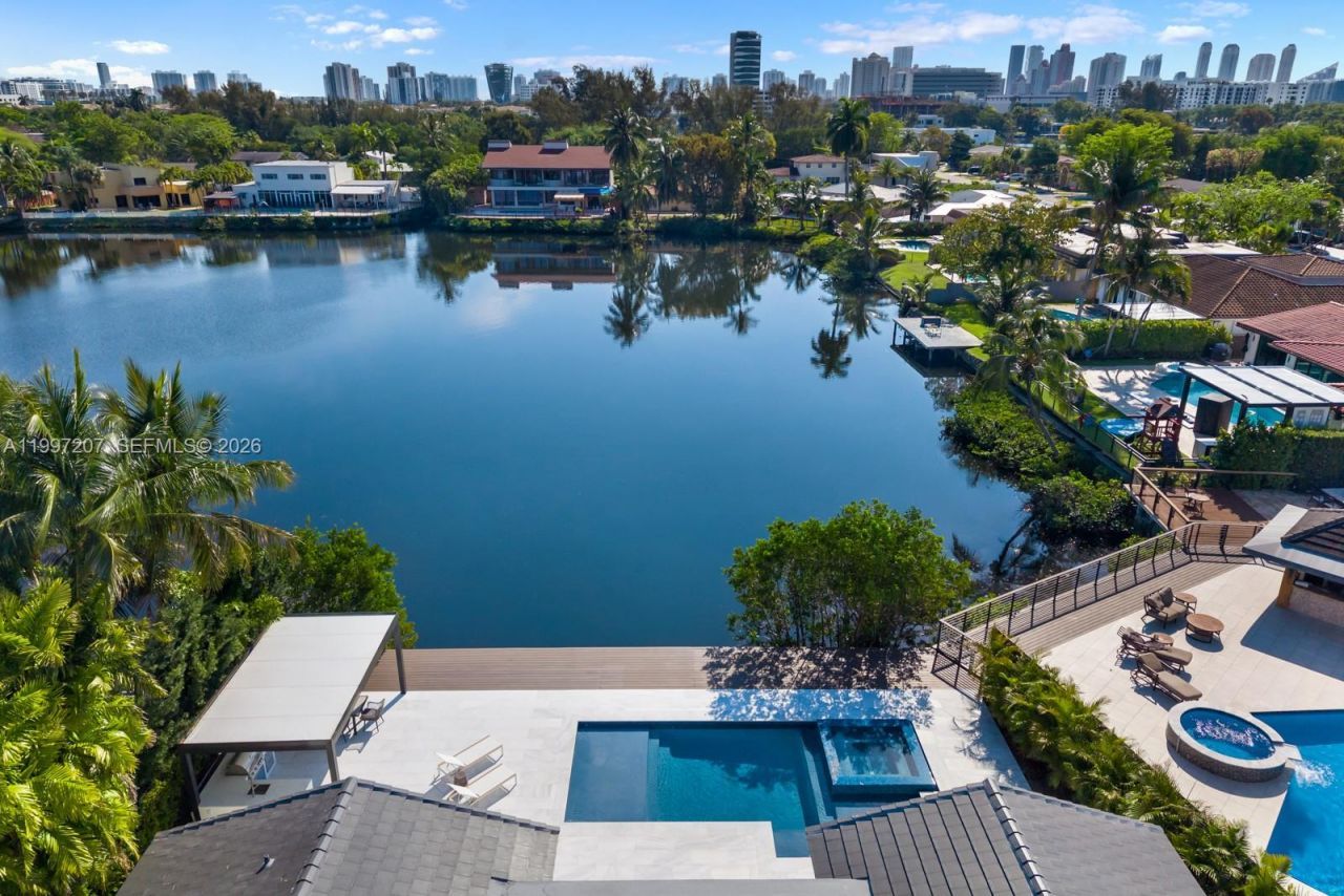 19721 NE 23 Ave , Miami, FL 33180 Photo