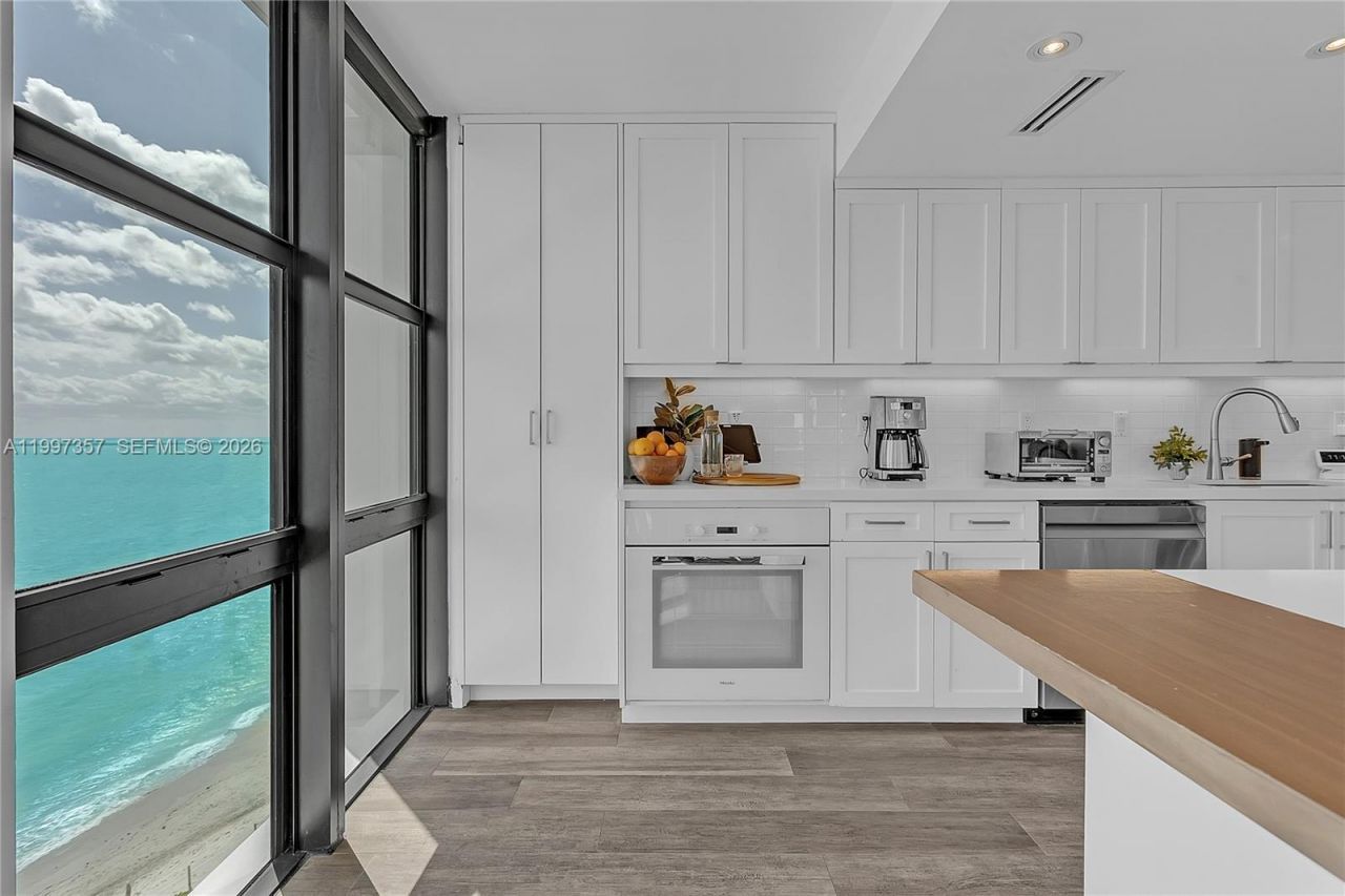 1111 Crandon Blvd , Unit B807, Key Biscayne, FL 33149 Photo