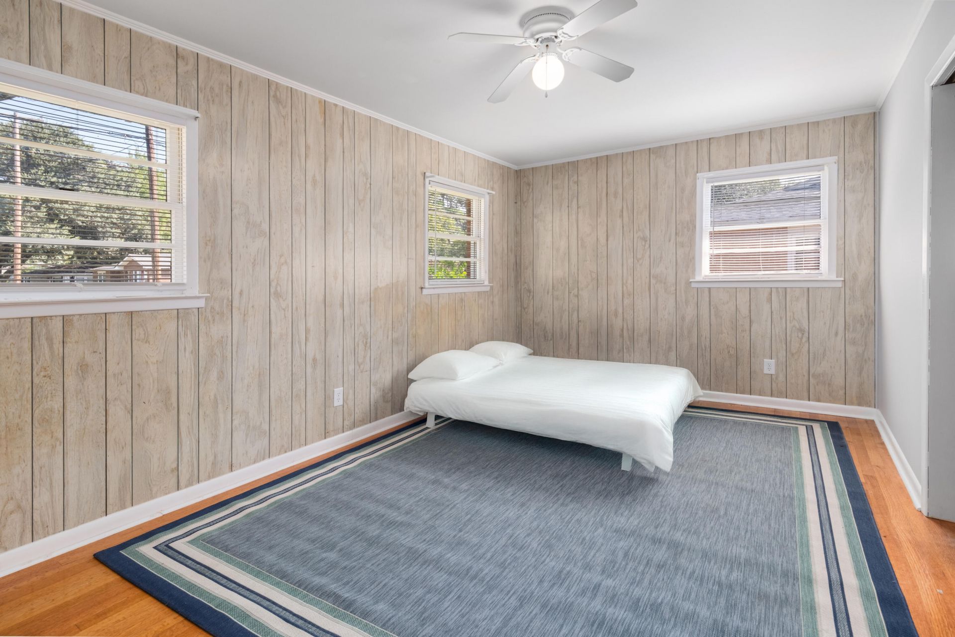 4557 W Montague Avenue Photo 15