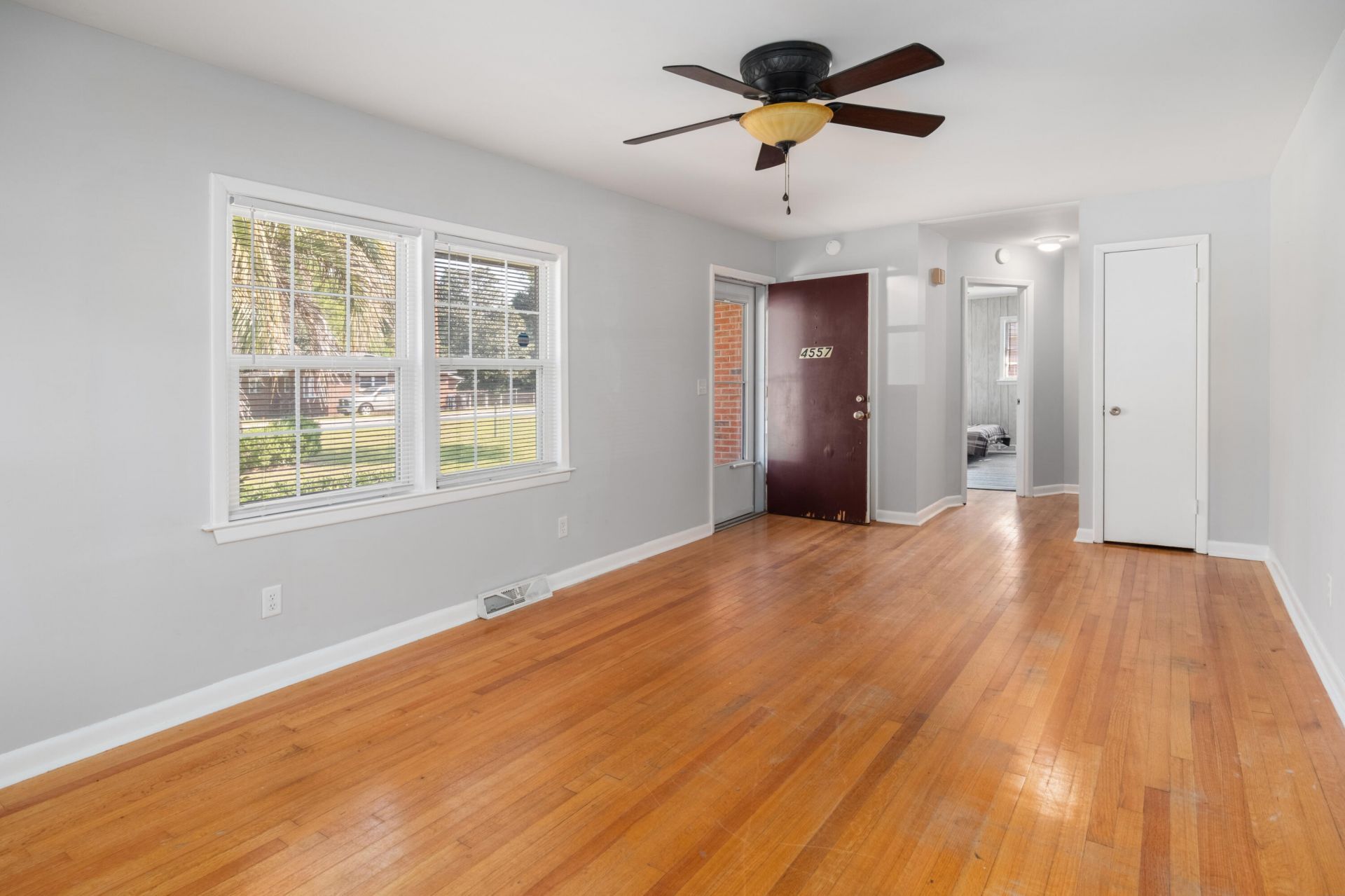 4557 W Montague Avenue Photo 7