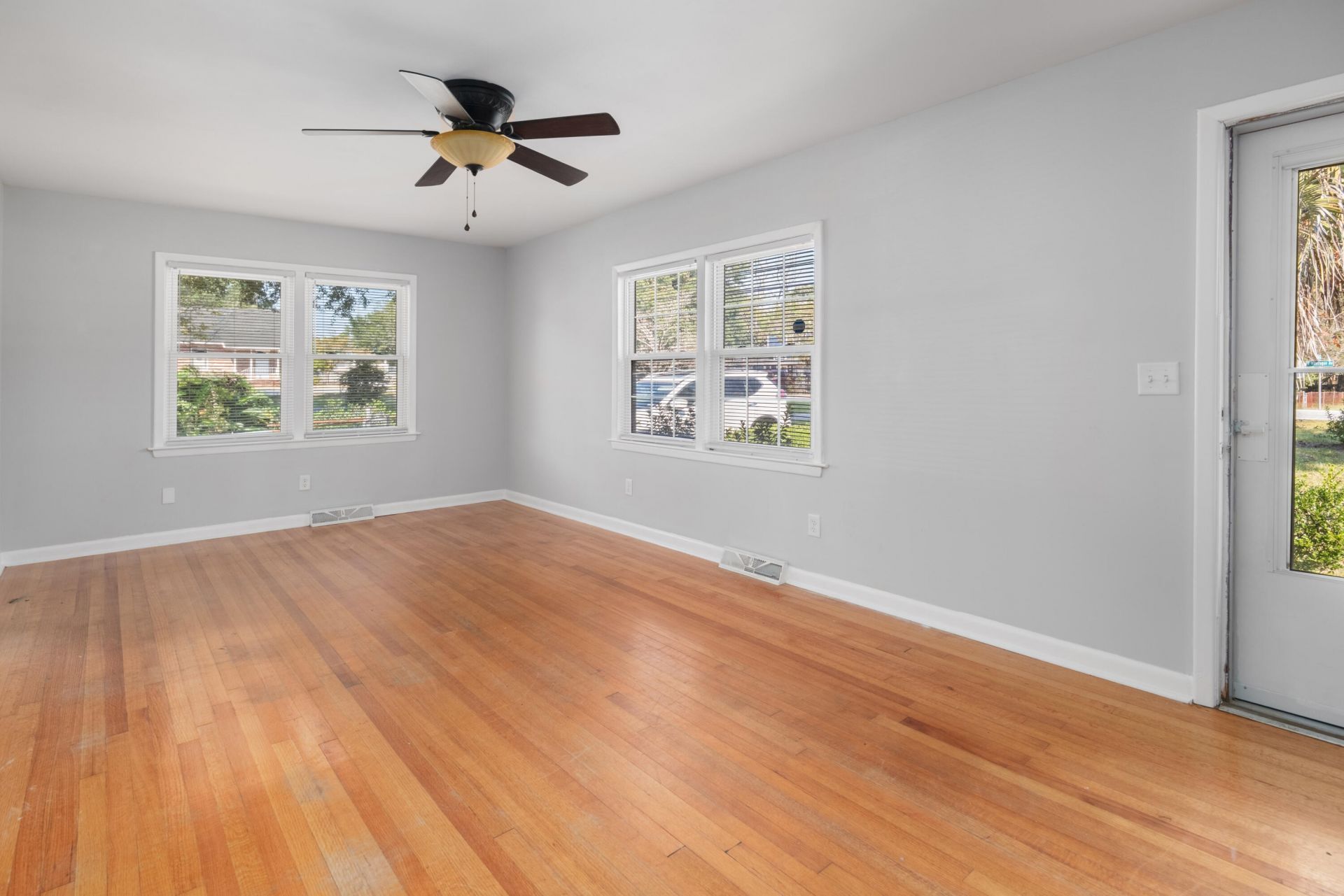 4557 W Montague Avenue Photo 8