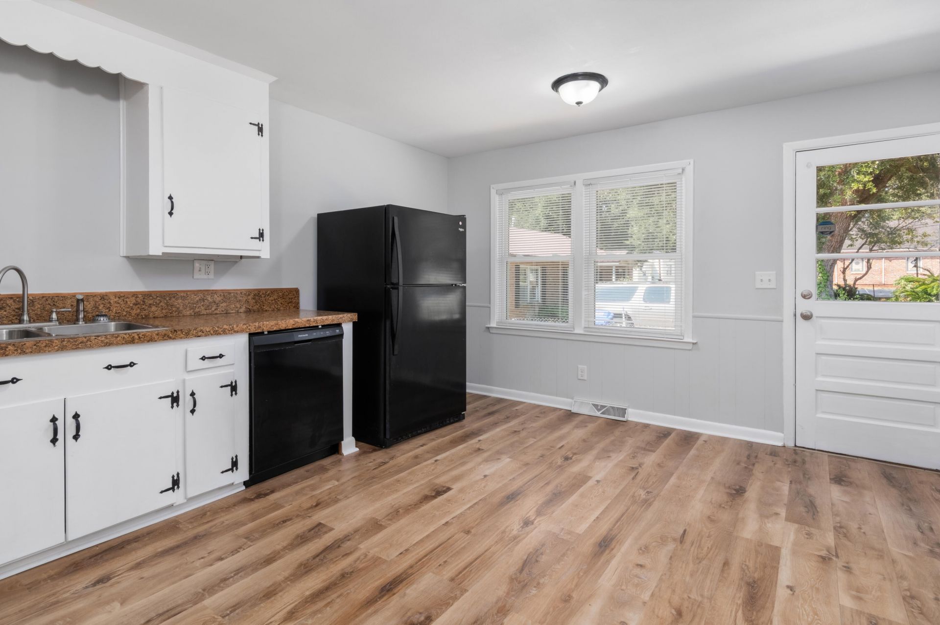 4557 W Montague Avenue Photo 9