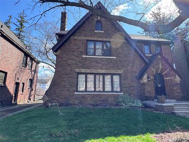 16814 Parkside Street , Detroit, MI 48221