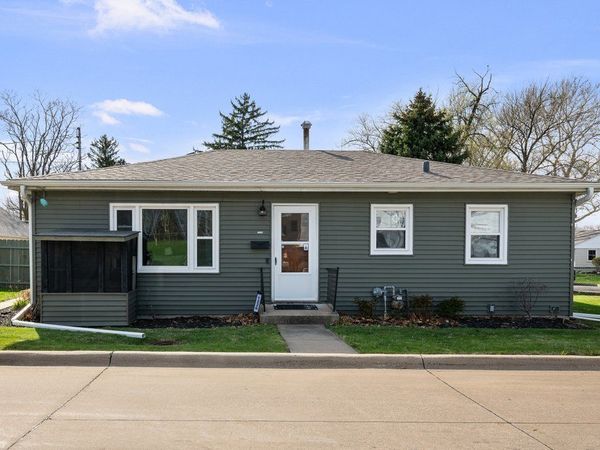 1226 26th Street , Bettendorf, IA 52722