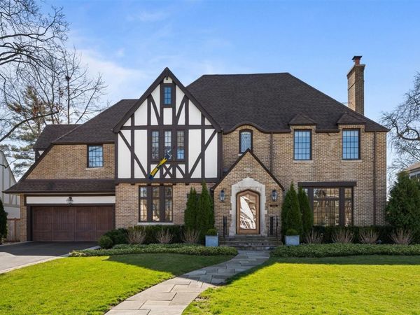 562 Earlston Road, Kenilworth, IL 60043