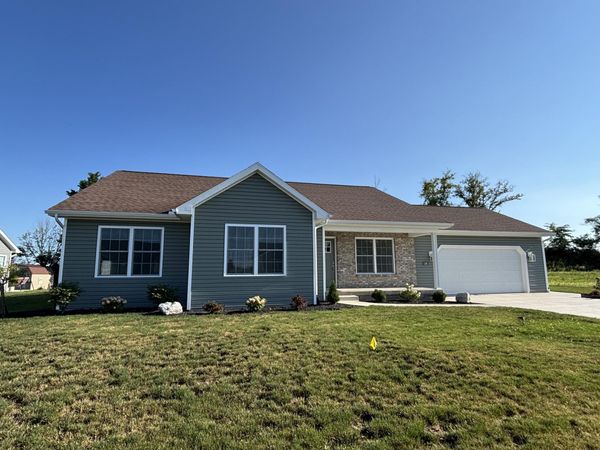 116 Village Parkway, Jackson Center, OH 45334
