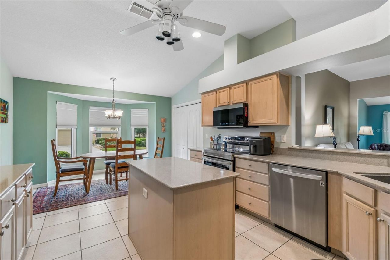 2006 Grantham Greens Drive, Sun City Center, FL 33573 Photo