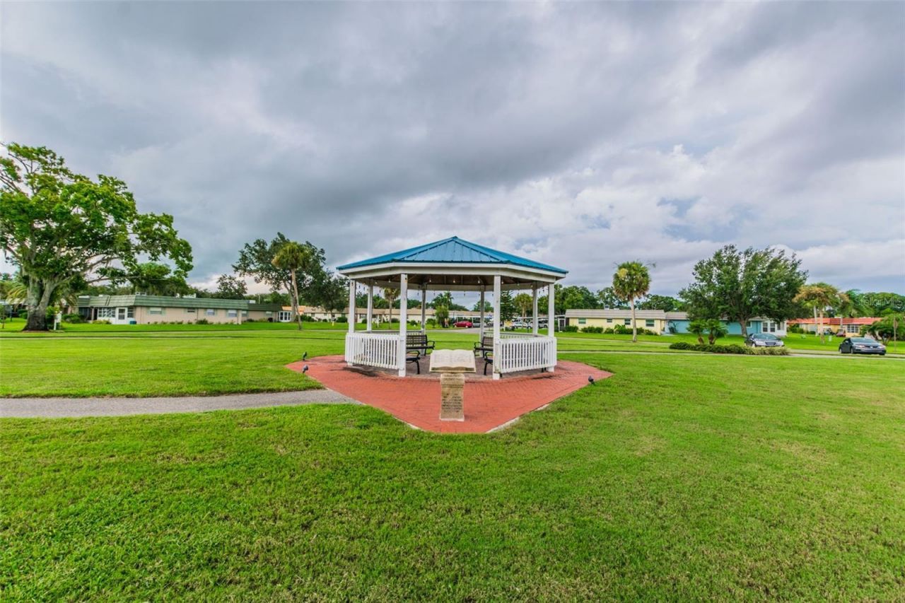 2006 Grantham Greens Drive, Sun City Center, FL 33573 Photo