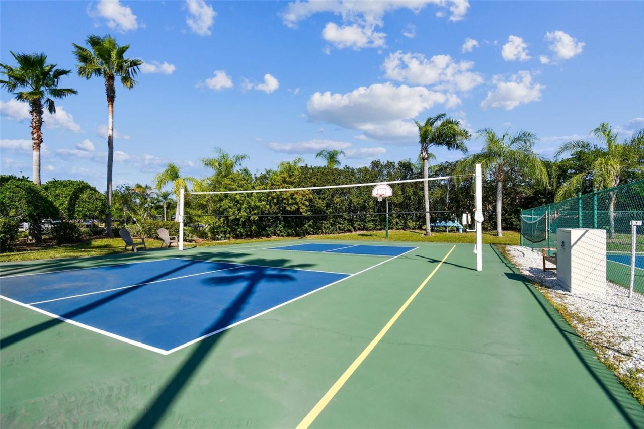 2006 Grantham Greens Drive, Sun City Center, FL 33573 Photo