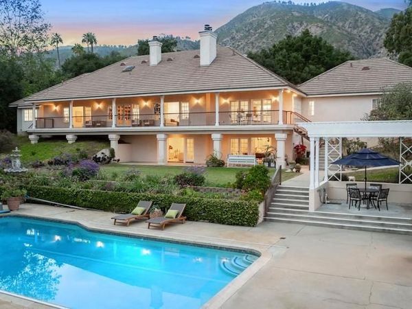 3250 Mesaloa Lane, Pasadena, CA 91107