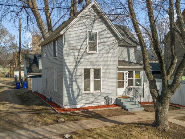 558 Osceola Avenue S, Saint Paul, MN 55102