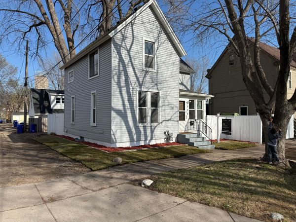 558 Osceola Avenue S, Saint Paul, MN 55102