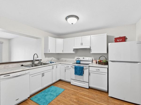 1659 S Carriage LANE, Unit 8, New Berlin, WI 53151