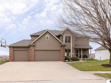 17606 Prestwick Avenue, Omaha, NE 68136