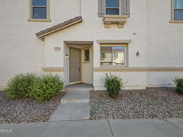 2954 E DONNER Drive, Phoenix, AZ 85042