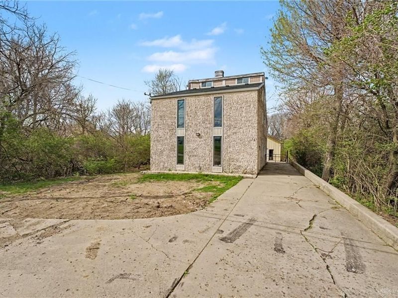 577 Shiloh Springs Road, Harrison Township, OH 45415 Photo 2