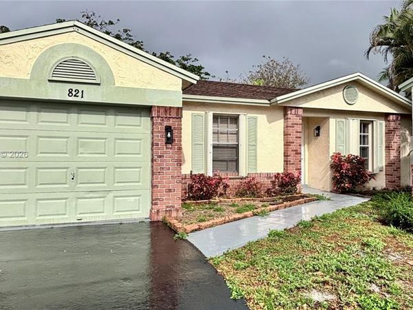 821 W BECKLEY SQ, Unit 821, Davie, FL 33325