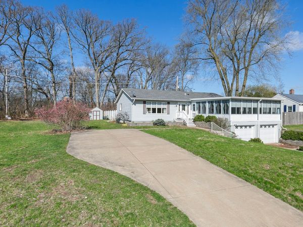 3215 53rd Street, Moline, IL 61265