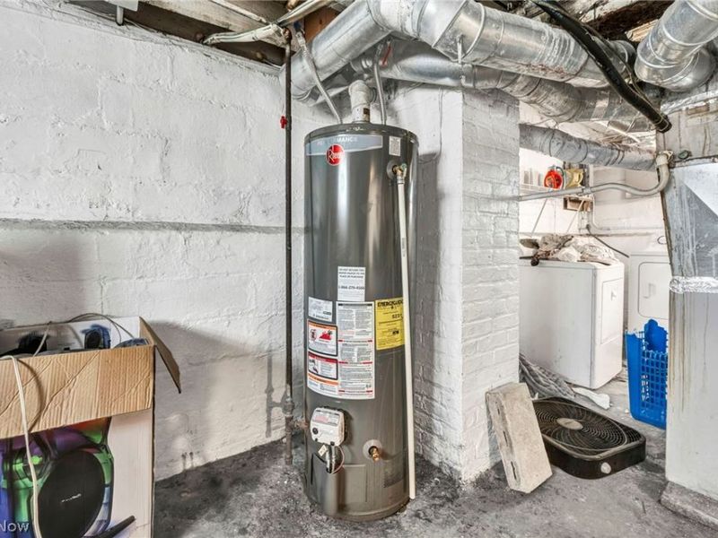 7914 Dorver Avenue, Cleveland, OH 44105 Photo 11