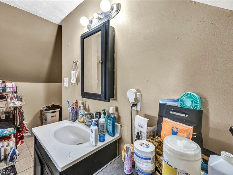 7914 Dorver Avenue, Cleveland, OH 44105 Photo 13