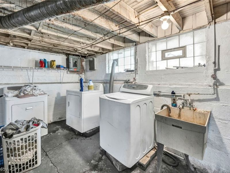 7914 Dorver Avenue, Cleveland, OH 44105 Photo 19