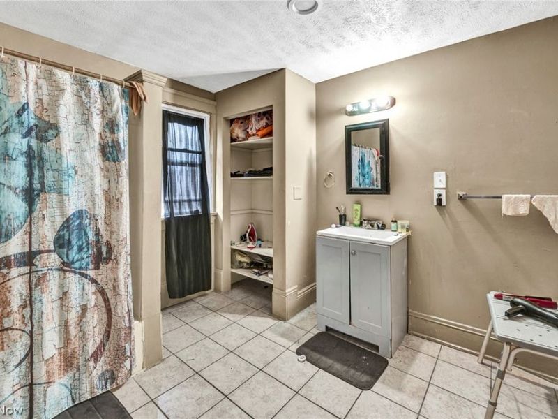 7914 Dorver Avenue, Cleveland, OH 44105 Photo 27