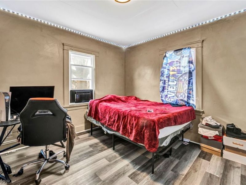 7914 Dorver Avenue, Cleveland, OH 44105 Photo 29