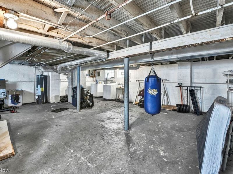 7914 Dorver Avenue, Cleveland, OH 44105 Photo 37