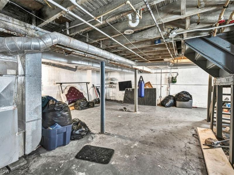 7914 Dorver Avenue, Cleveland, OH 44105 Photo 39