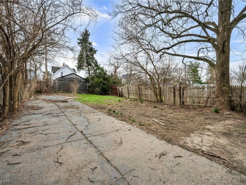 7914 Dorver Avenue, Cleveland, OH 44105 Photo 6