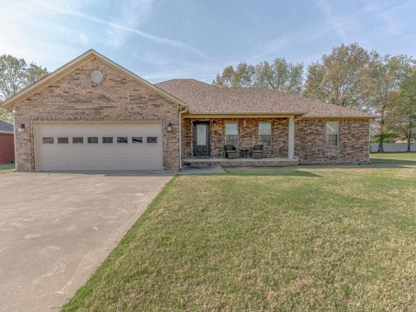 2712 Oxford St , Paragould, AR 72450