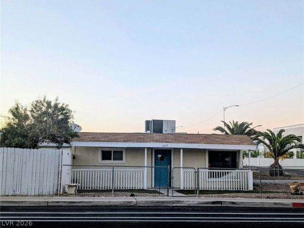 2217 E Oakey Boulevard , Las Vegas, NV 89104