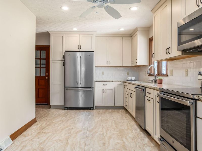 6750 Rovilla Road, Blacklick, OH 43004 Photo 13