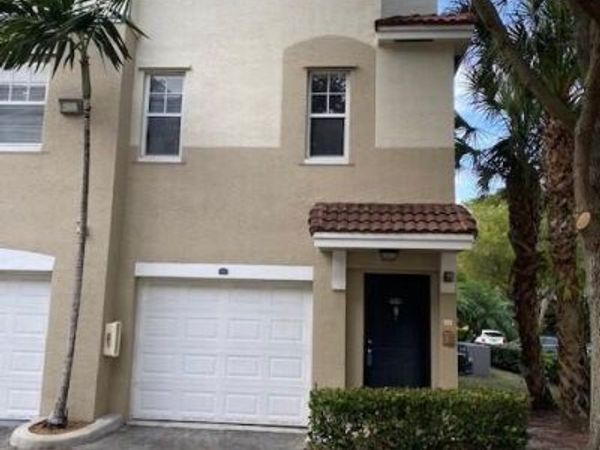 5960 W Sample Road, Unit 208, Coral Springs, FL 33067