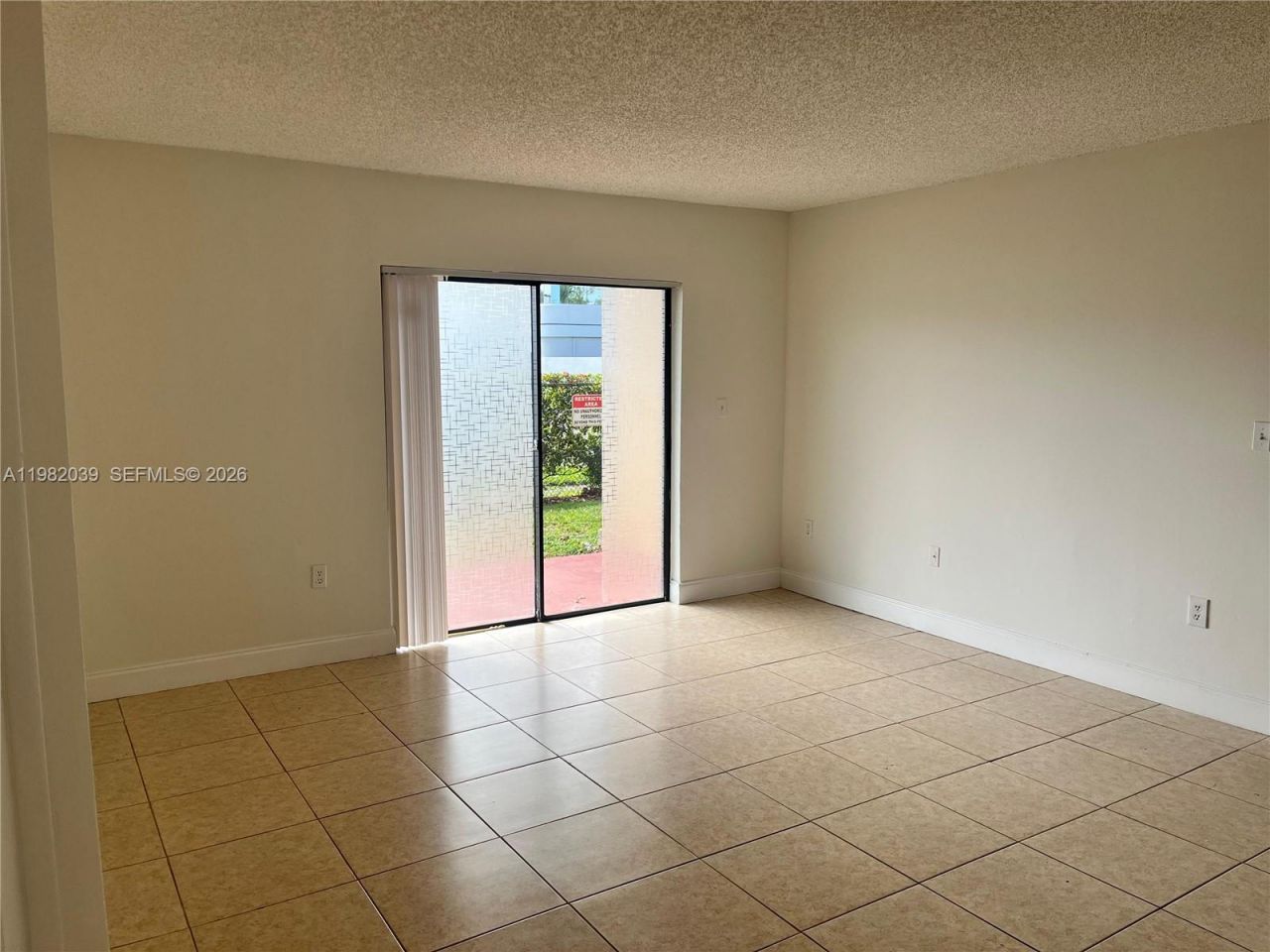 200 W Palm Cir W, Unit 107, Pembroke Pines, FL 33025 Photo